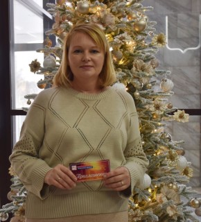 За призом пригласительным билетом на два лица на новогоднее представление в Пензенский театр юного зрителя пришла Ирина Калинкина