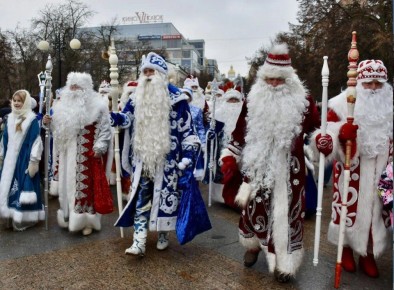 Олег Денисов: Друзья, запасайтесь хорошим настроением и встречайте праздничные выходные вместе со всей семьей!