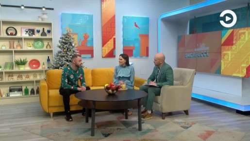 А у нас студии еще один гость – наш коллега, продюсер информационной службы телеканала «Экспресс», автор программы «Защитники Отечества» Александр Маркеев